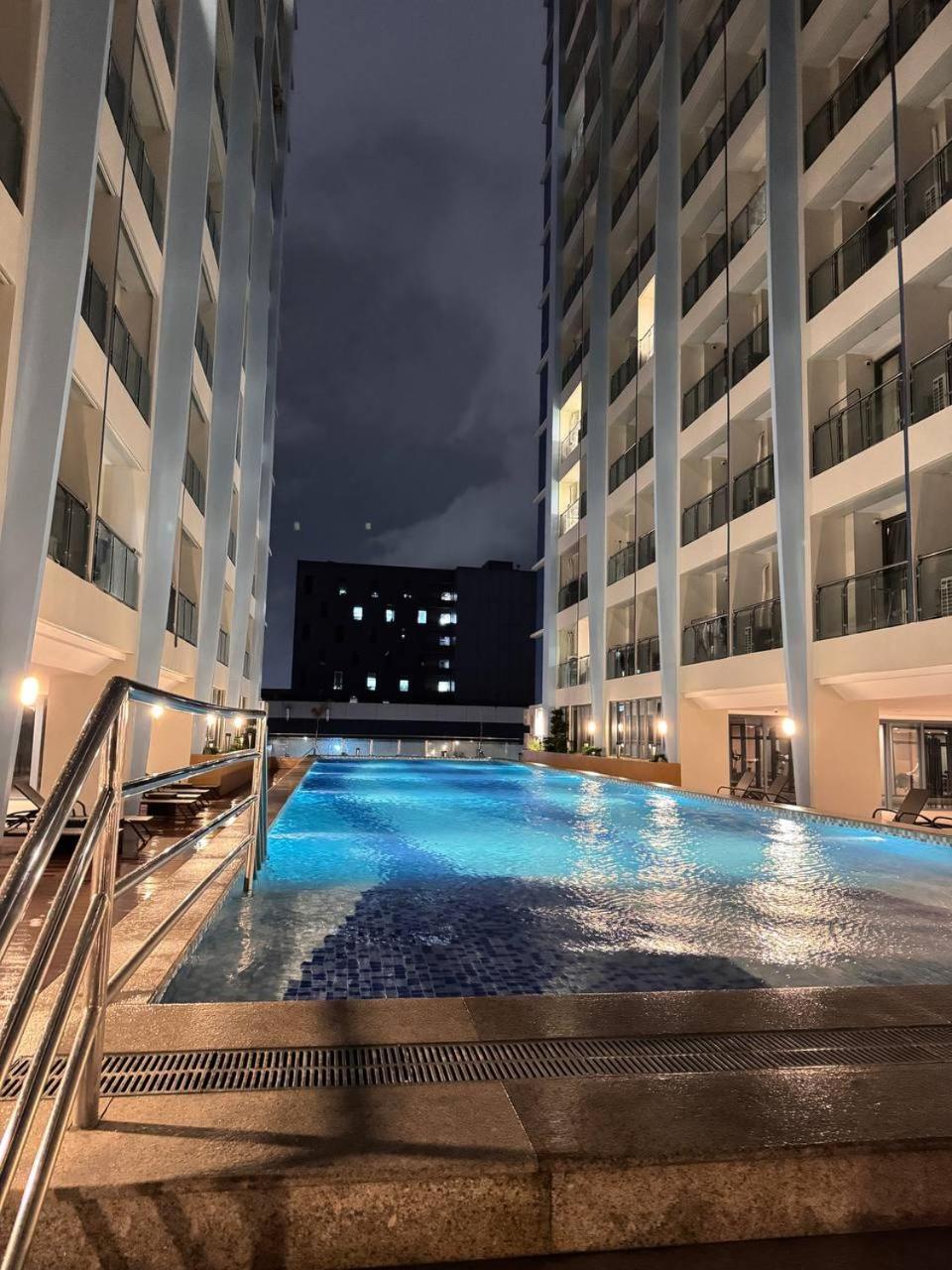 L Condotel Paranaque City 외부 사진