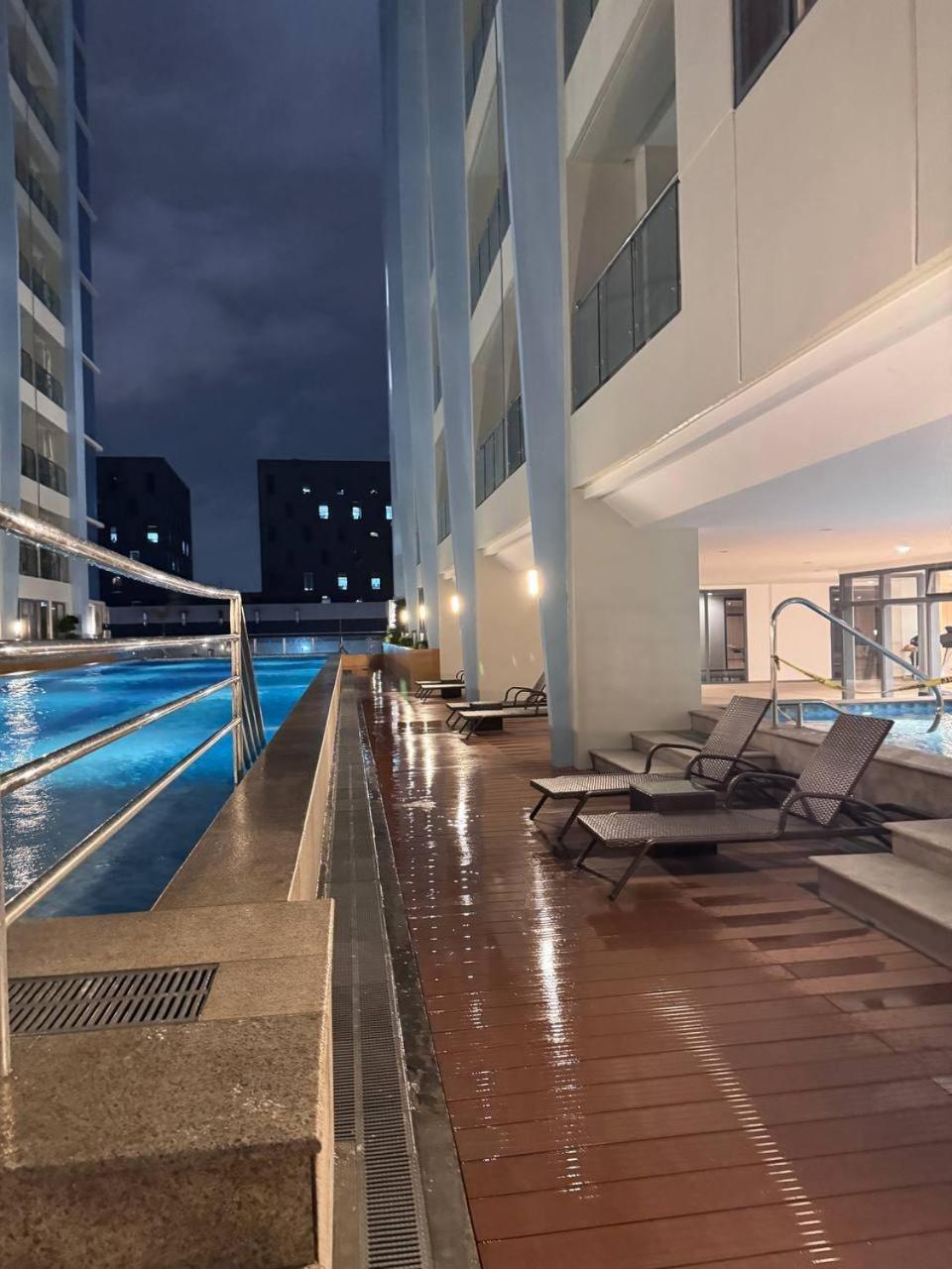 L Condotel Paranaque City 외부 사진