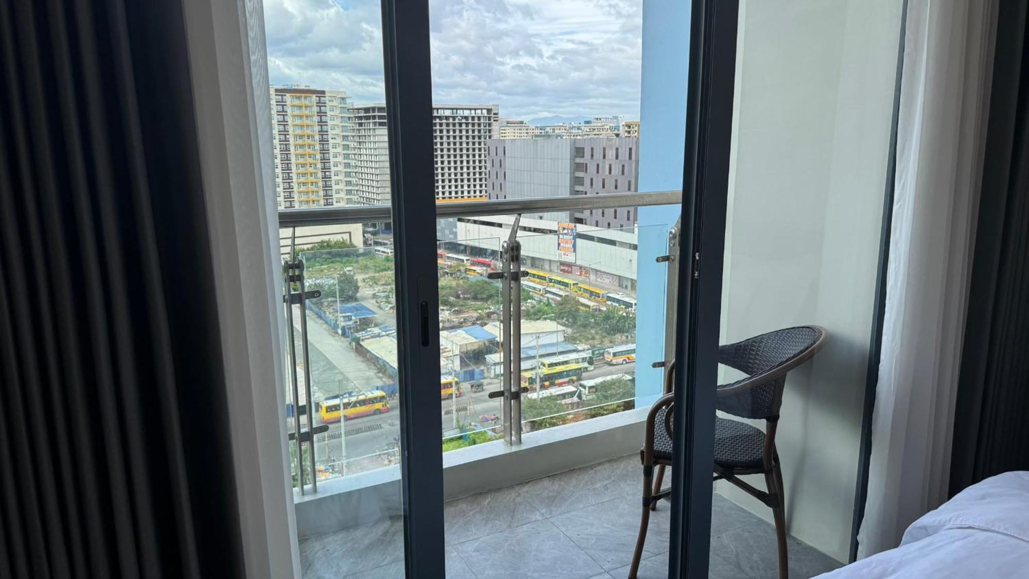 L Condotel Paranaque City 외부 사진