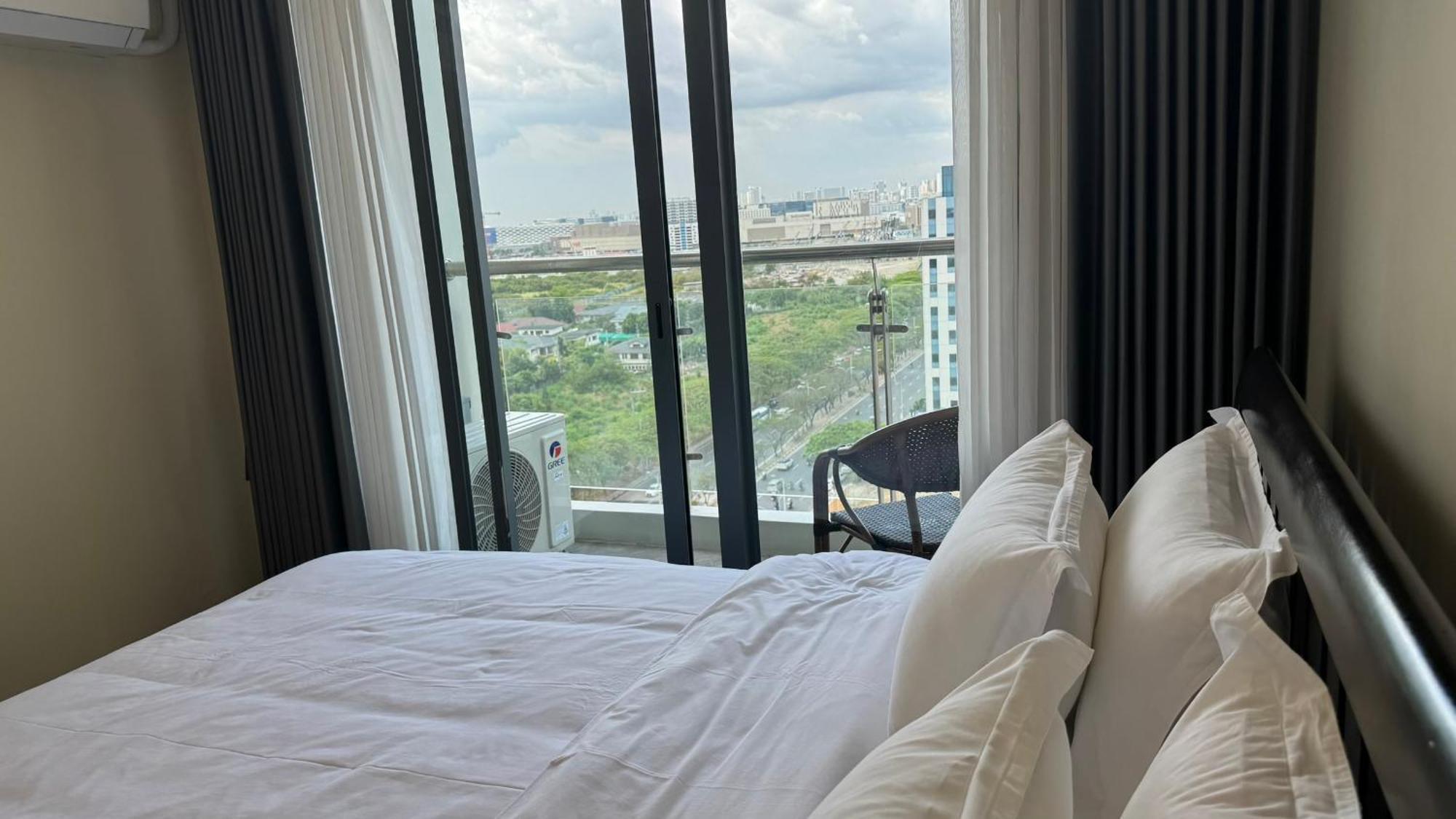 L Condotel Paranaque City 외부 사진