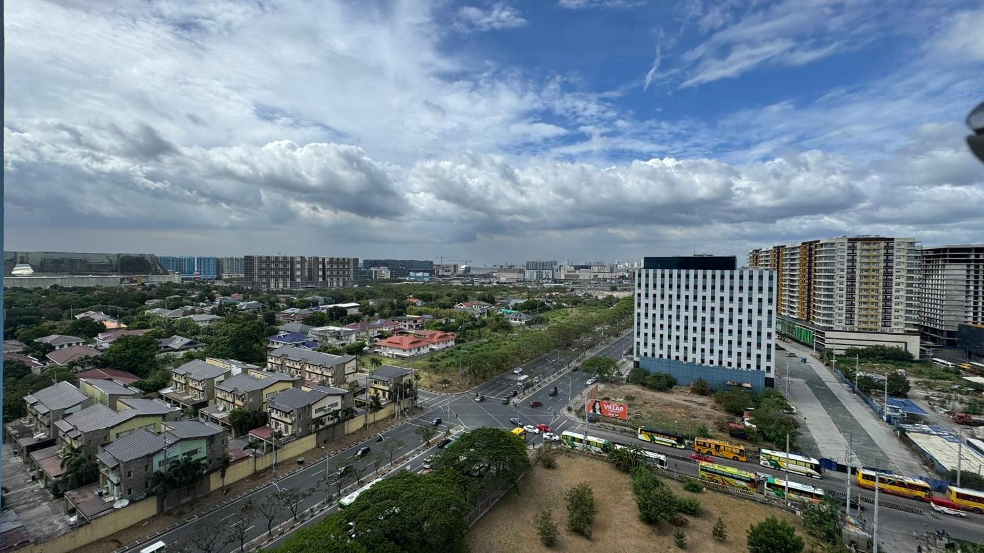 L Condotel Paranaque City 외부 사진