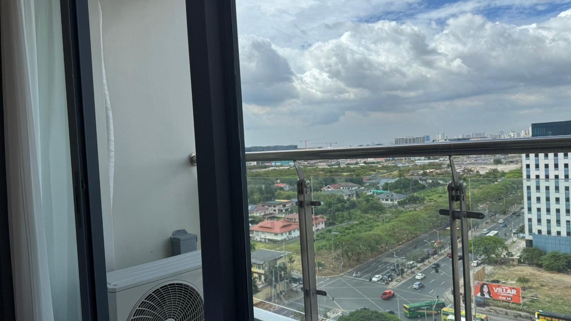 L Condotel Paranaque City 외부 사진