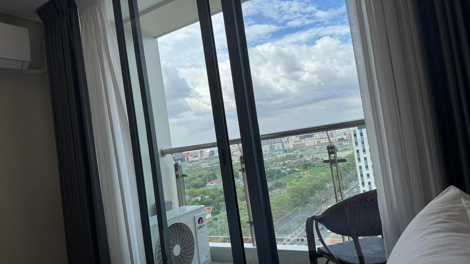 L Condotel Paranaque City 외부 사진